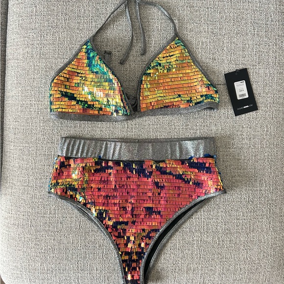 Fashion Nova Rave Set - Picture 2 of 6